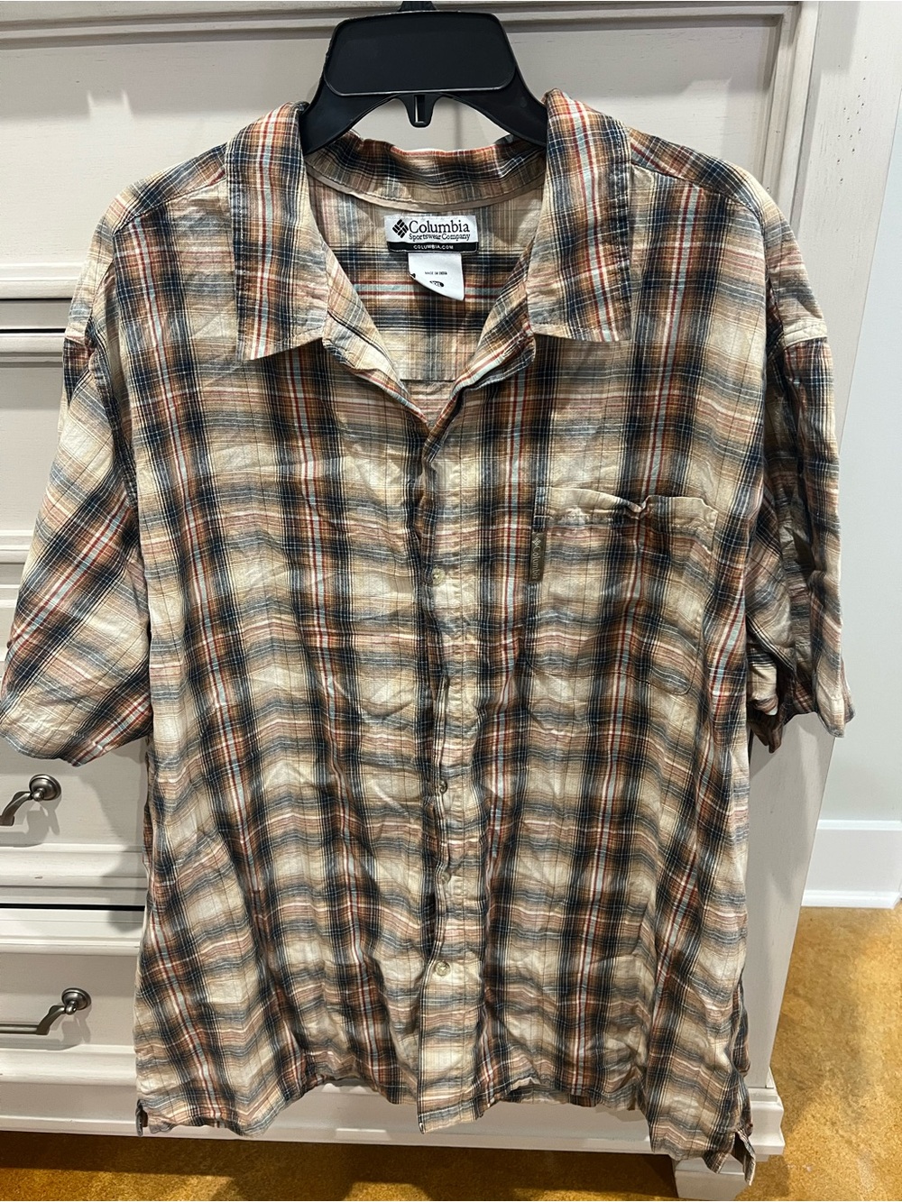 Columbia Short-Sleeve Plaid Button-Up Shirt in Beige, Brown and Blue